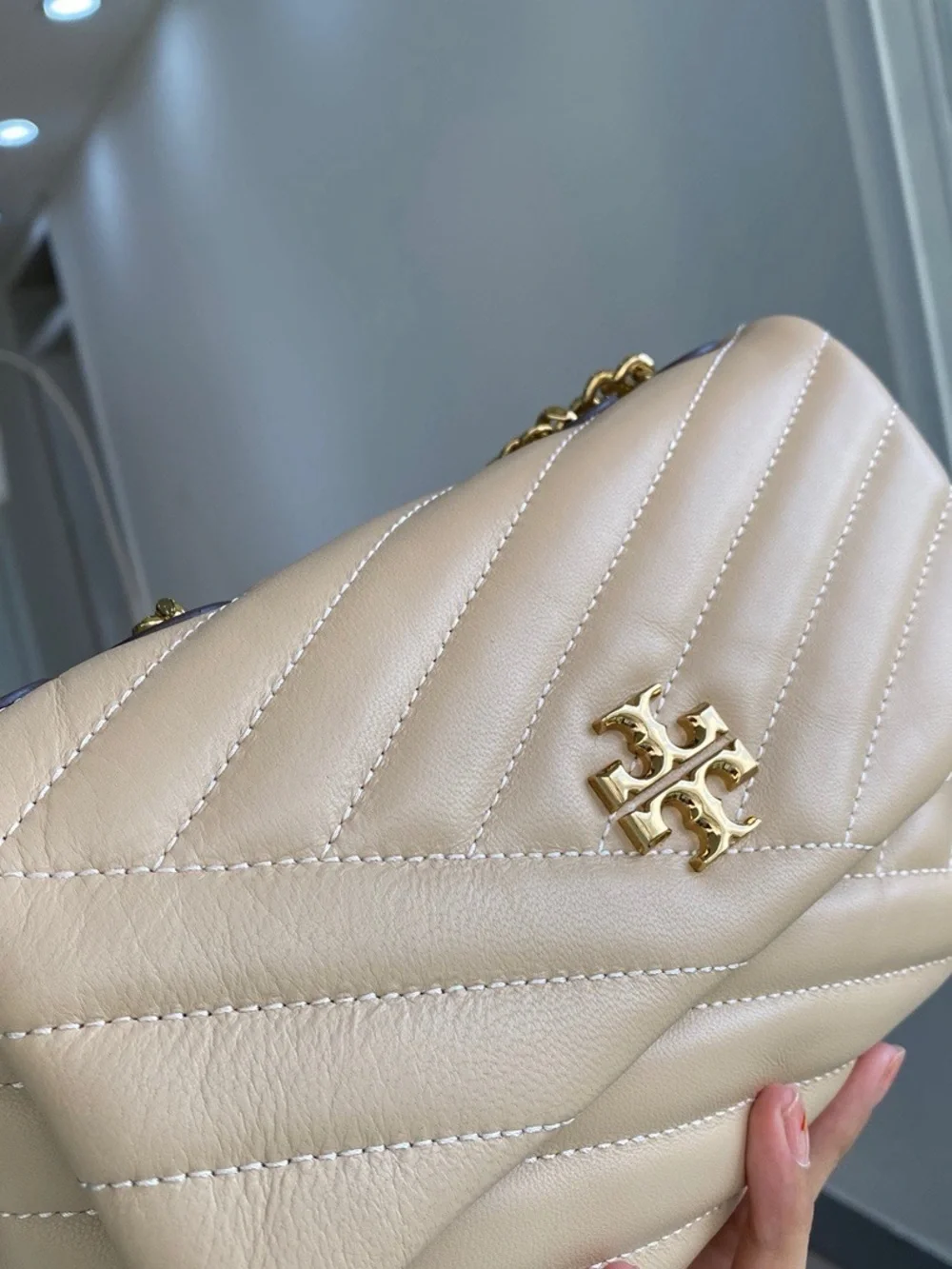 Tory Burch Quilted Shoulder Bag in Beige with Gold Chain
